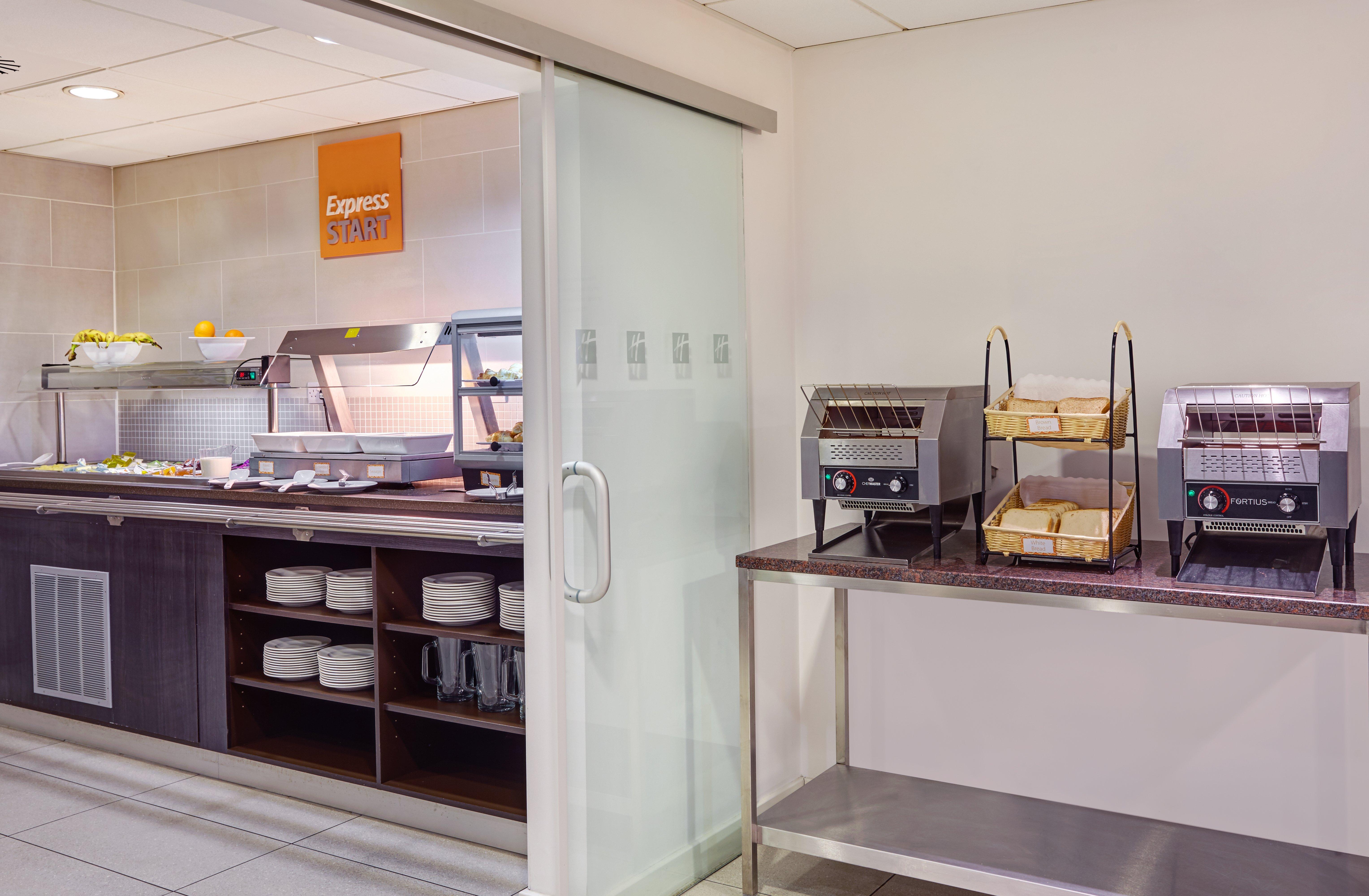 Holiday Inn Express Birmingham South A45, An Ihg Hotel Exteriör bild
